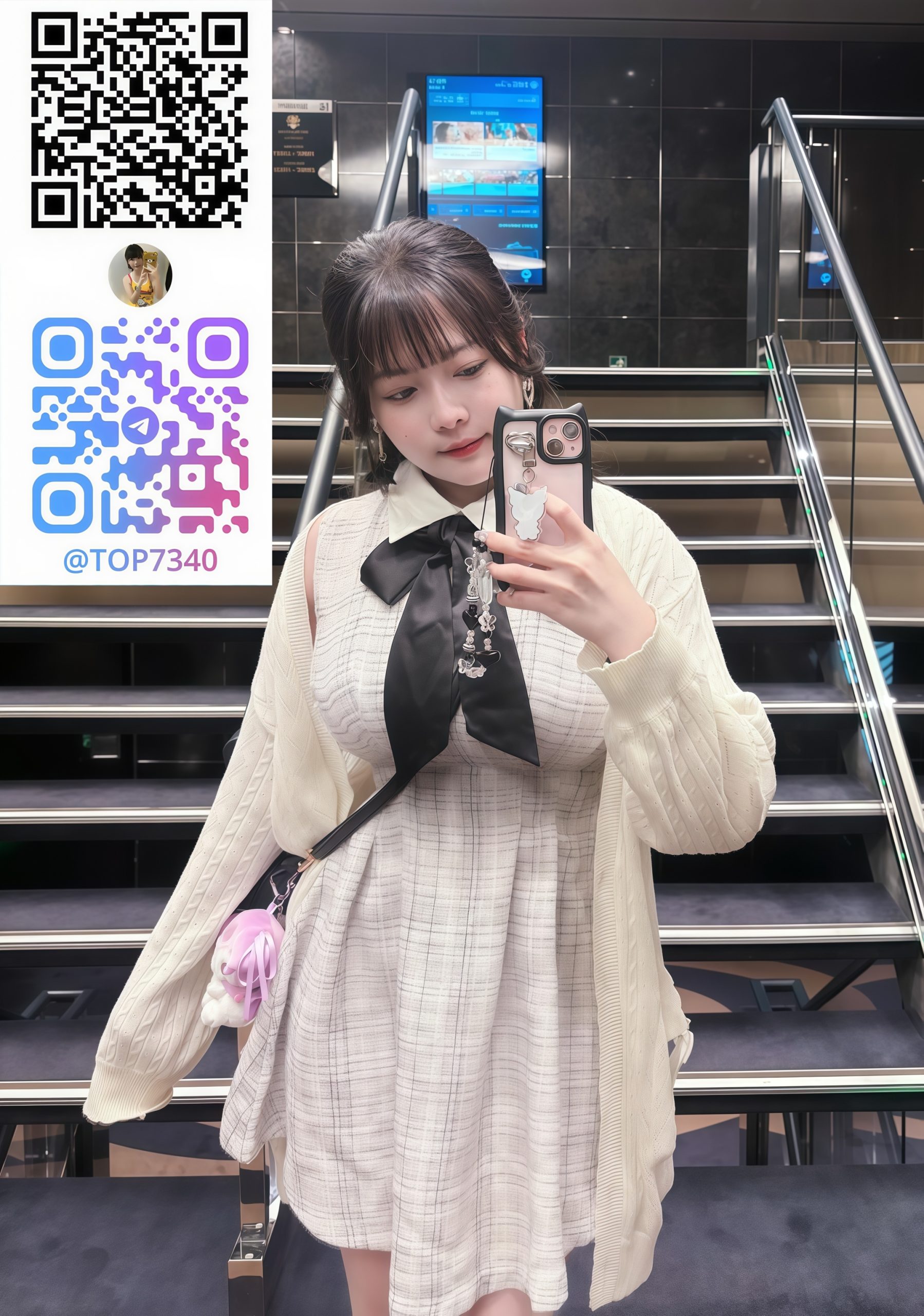 清楚系オフィス風の格子ワンピで現れる彼女は post thumbnail image